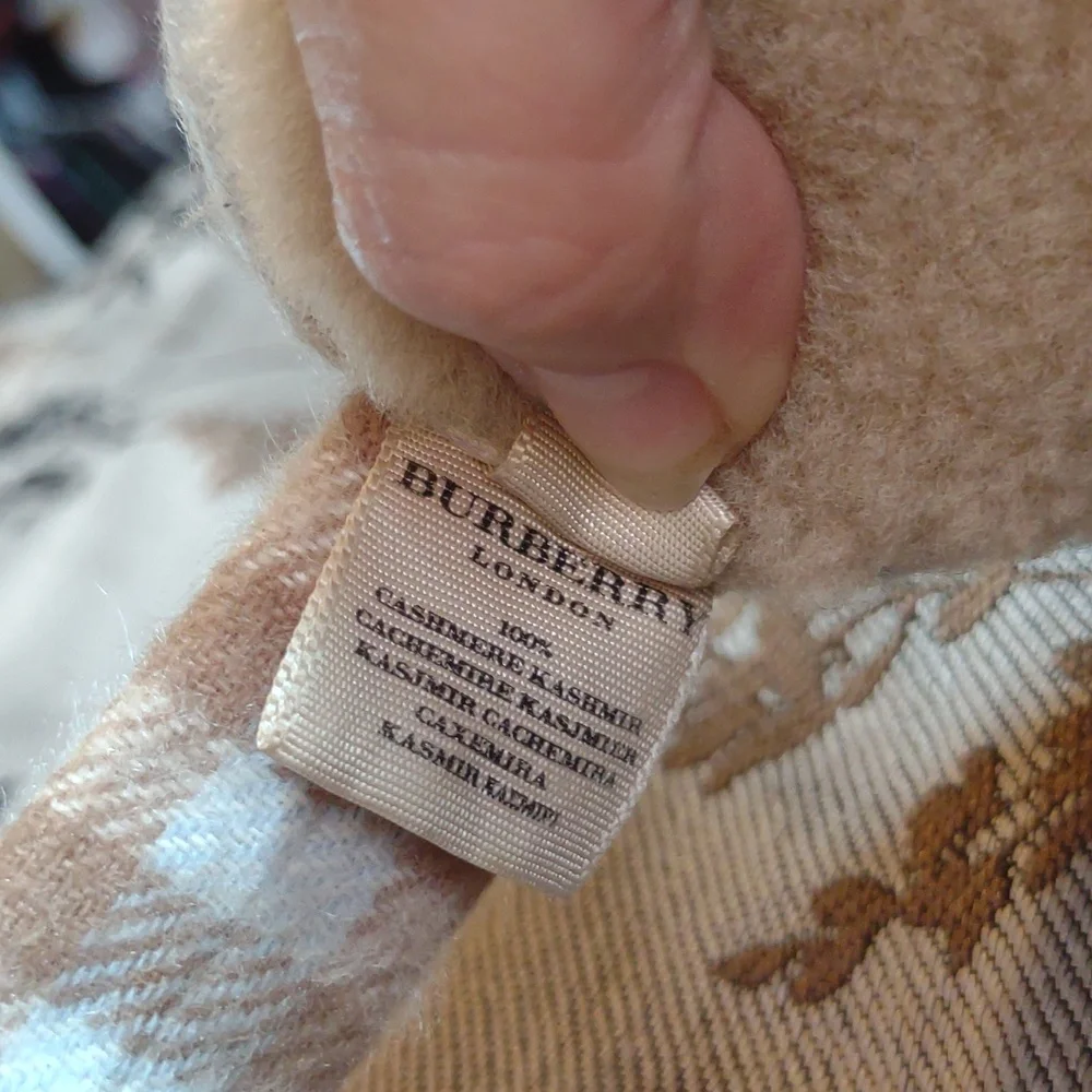 Burberry Nova Check Earmuffs - Picture 4 of 4